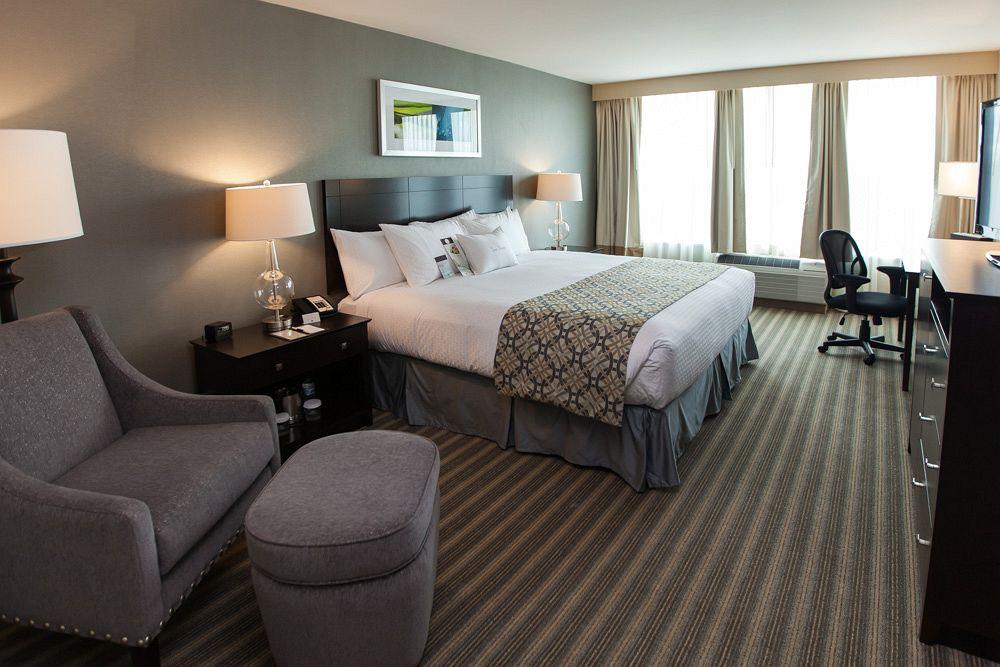 Отель Doubletree By Hilton Ньюарк Экстерьер фото
