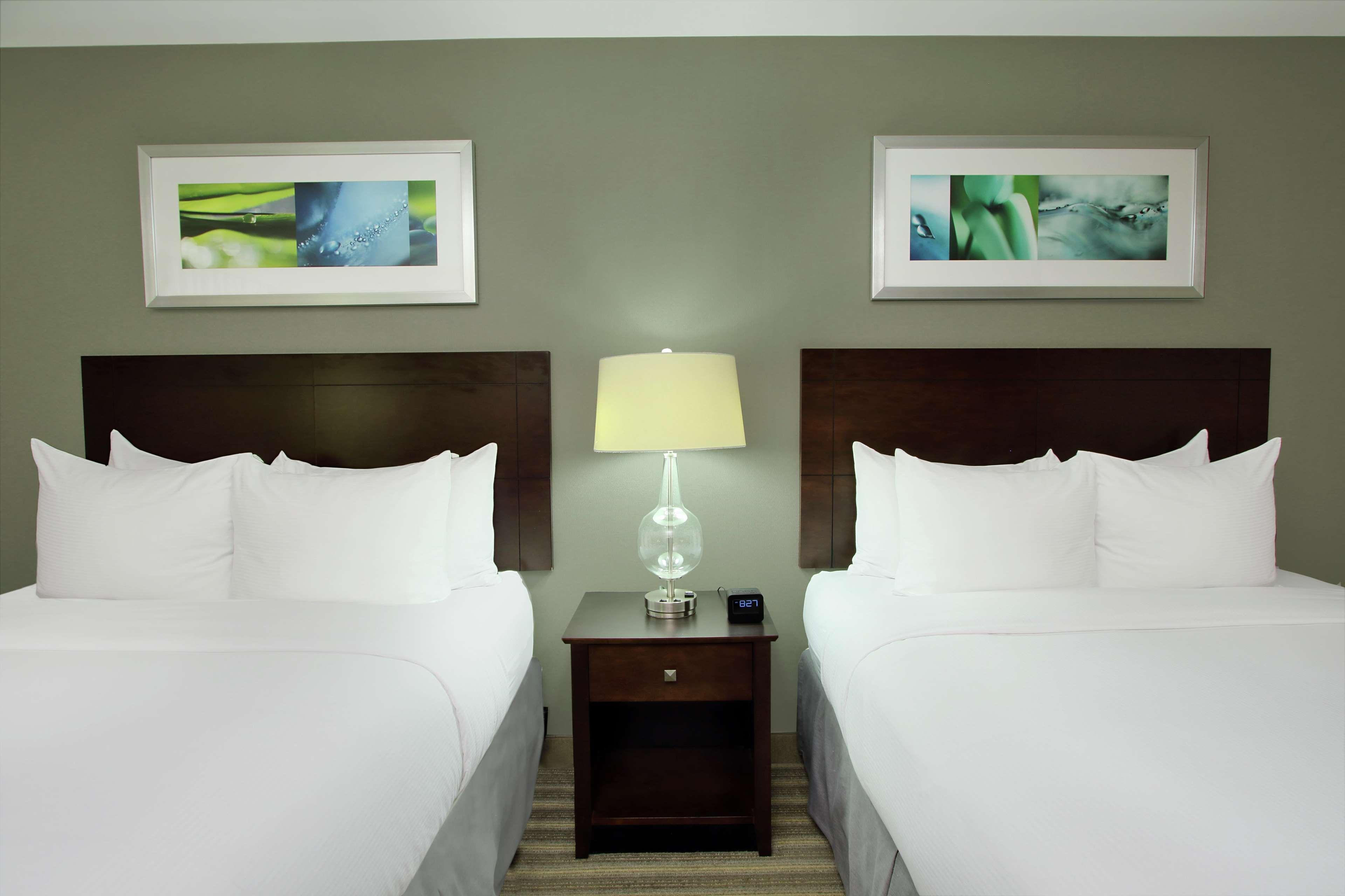Отель Doubletree By Hilton Ньюарк Экстерьер фото